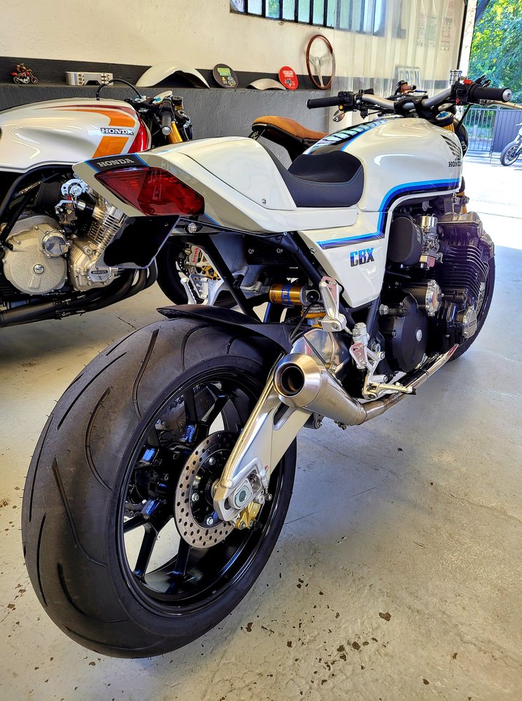 Illustration de Honda CBX 1000 bi-place