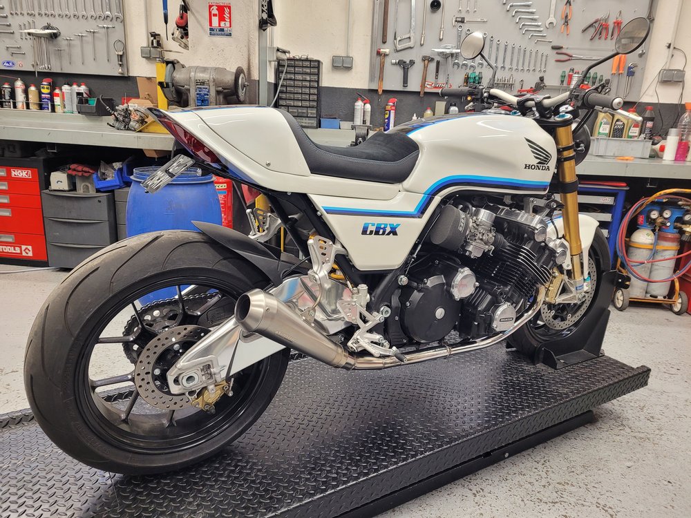 Illustration de Honda CBX 1000 bi-place