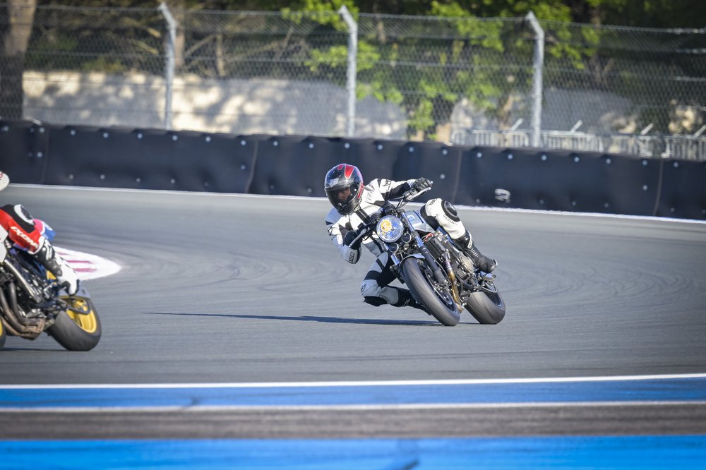Illustration de HONKI 1100-BO Super Sport