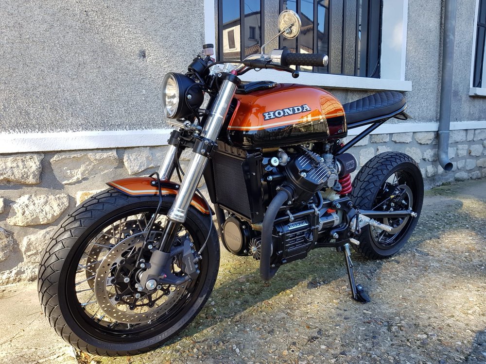 Illustration de Honda CX500 Scrambler orange