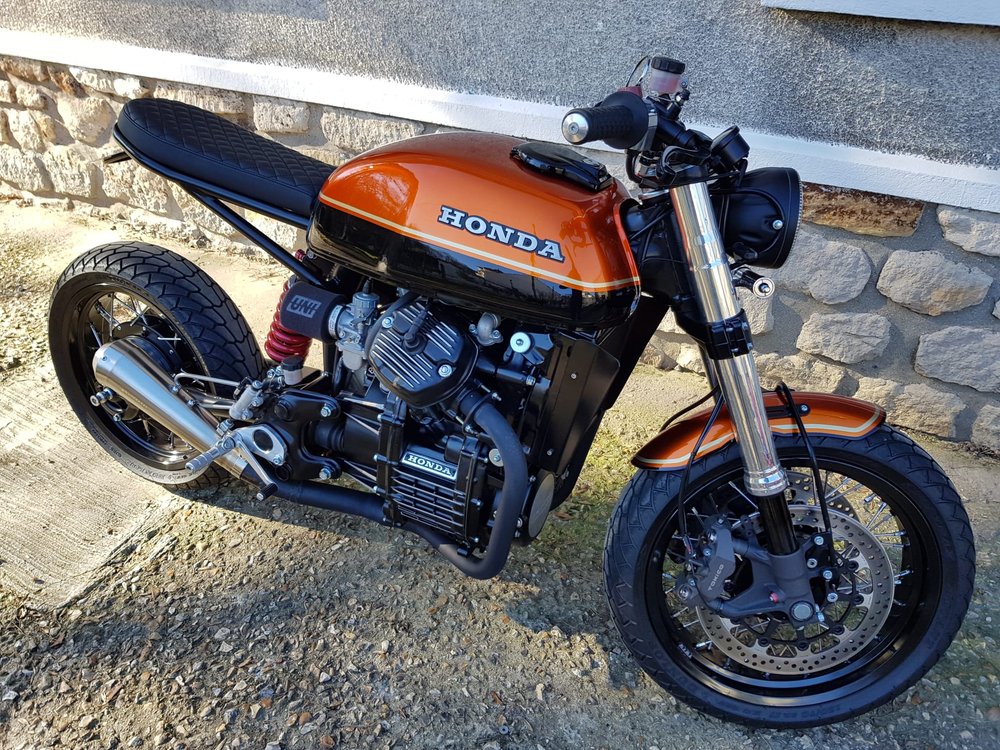 Illustration de Honda CX500 Scrambler orange